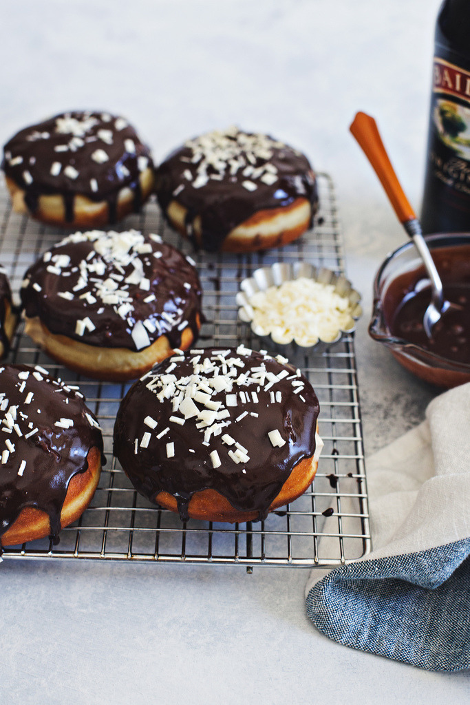 sweetoothgirl:   BAILEYS COFFEE CUSTARD DONUTS