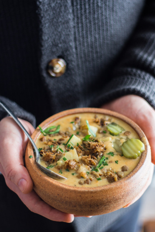 veganfoody: Vegan Cheeseburger Soup https://www.connoisseurusveg.com/vegan-cheeseburger-soup/ 