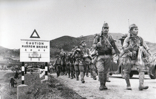 nulli-secundus-in-oriente: Japanese troops crossing the Shenzhen River, entering Hong Kong through 