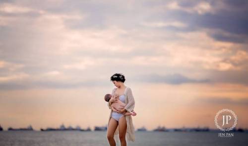 this-is-life-actually:This photographer is using her art to combat a major breastfeeding stigmaSinga