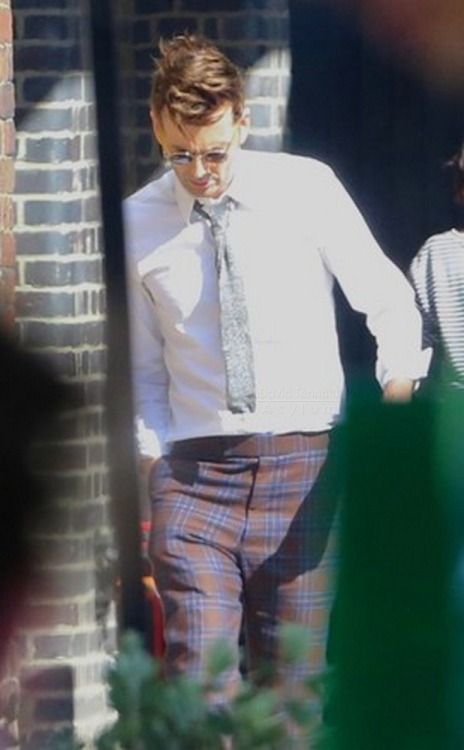 buffyann23:Some close up pics of David’s new suit and Sonic Screwdriver (x)