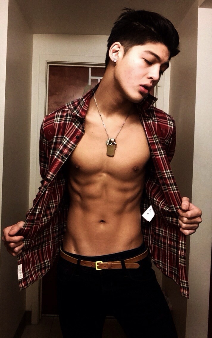 gayforasian:  willyoulovemeh:  Slicked back hair + tan belts + deep red flannel 