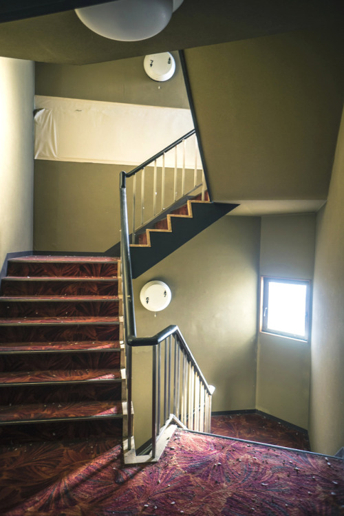 elugraphy: 宮殿のようなホテル-1Abandoned hotel like a palace 01.