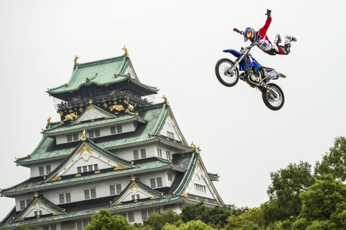 redbull: The best in FMX is worth pulling an all-nighter. win.gs/14f7ApB