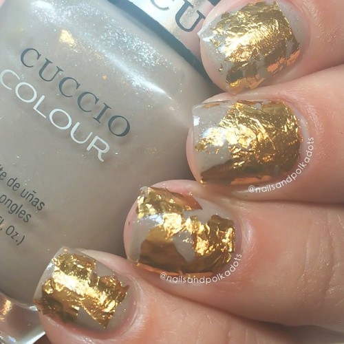 Oooops I’m a day late with these but I didn’t have a chance to upload them yesterday. Here are my metallic nails for day 8 if #31DC2014 ☺️ I played around with gold foil - what better occasion hey. 😂 the base polish is Cuccio Cream & Sugar from...