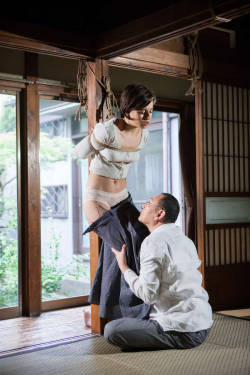 once-upon-a-tie:  Kinbaku: Akira Naka Photography: Erisa