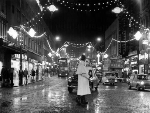 i-am-on-a-lonely-road:Vintage Christmas Photos - Christmas in Liverpool (1962)