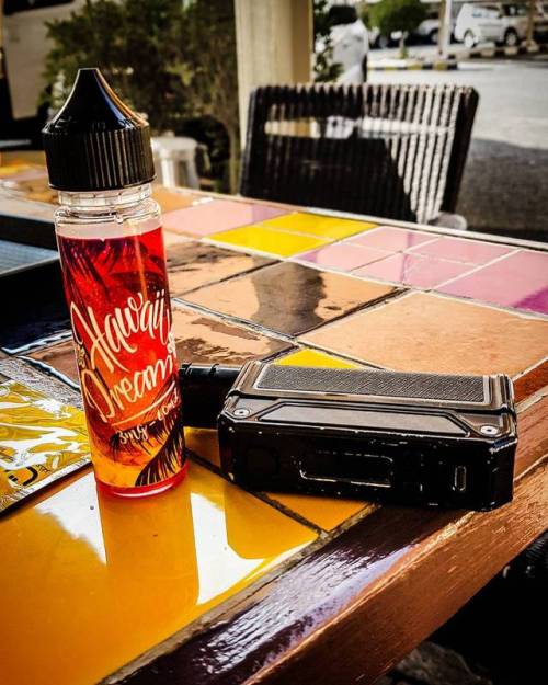 When your vaping and your suddenly …. Nearly … almost out of Hawaii Dream.
Need to pass by @jawikw to get some more.
#vape #vaped #vaping #vapeporn #vapeon #vapesociety #ohmlife #cloudhead #cloudsbroclouds #grimmarmy #vapeshop #vapelife #alfredvenom...