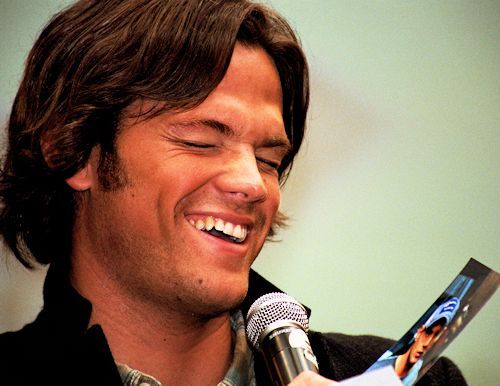 lipglosskaz:  Jared holding “the” photo 