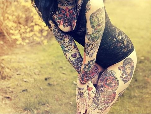 itattoobabes:  girl girl with tatt girls