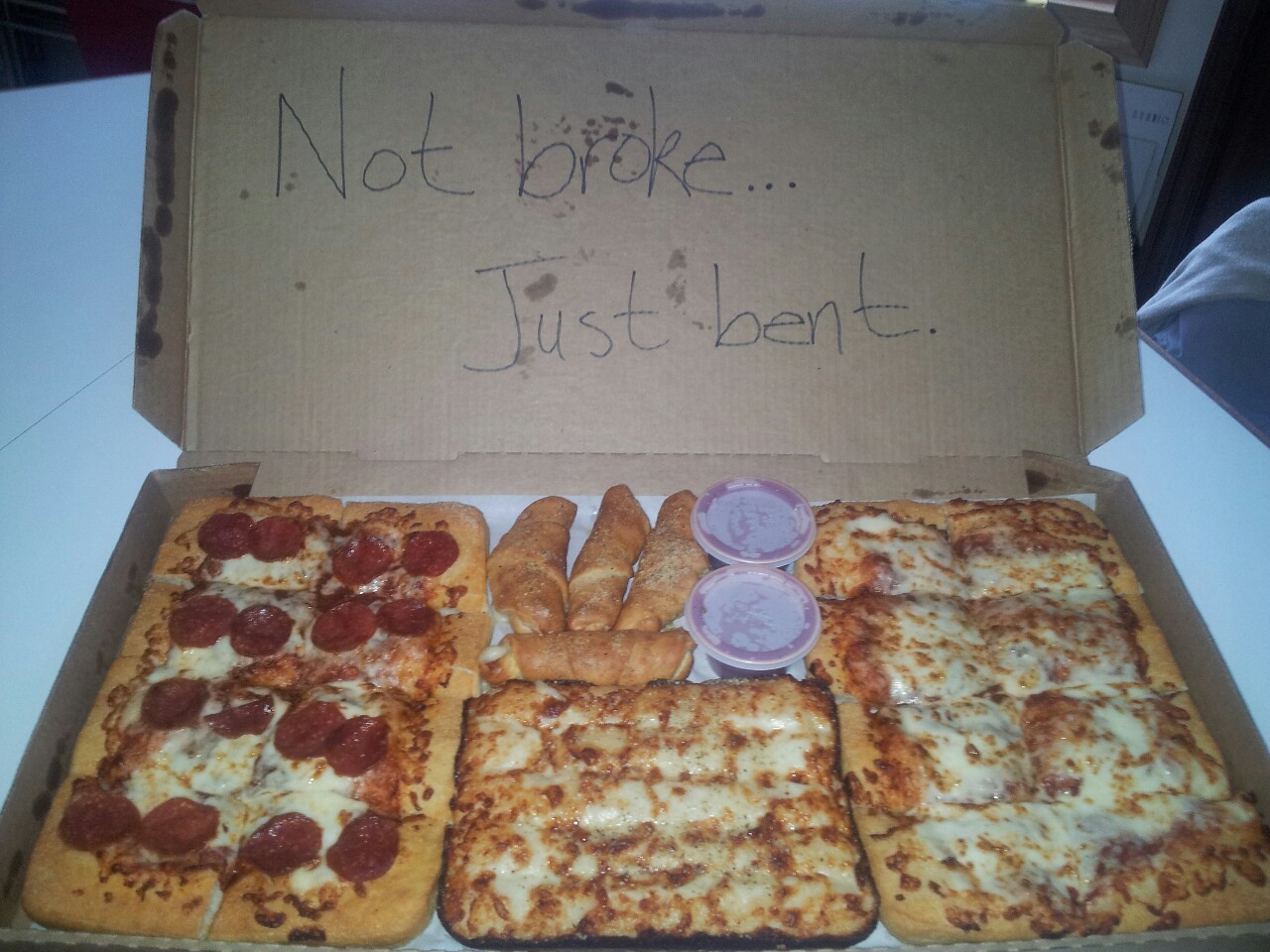 realfriendsx:  poppunkdaisies:  Soo my sister &amp; I ordered some pizza. I told