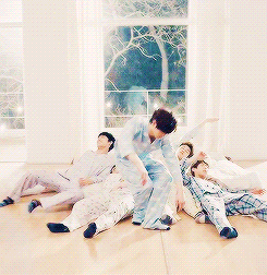 shinees-deactivated20190406:  sungjae accidentally sits on peniel 