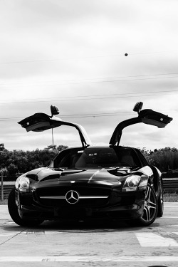 supercars-photography:  Benz SLS || Source 