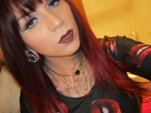 thegirlbornboy:  Loving this new color in my hair. What do you guys think? I’m so prone to sticking with black, but i might keep the faded red tones :)  