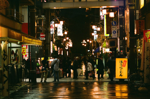 japan-overload:浅草 by sabamiso on Flickr.
