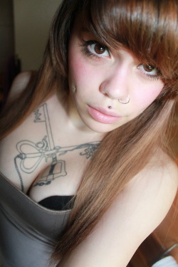 girlsmore:  Cute girl with piercings and tattoos 