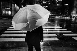 tadashionishi:a man stands still in the rain,