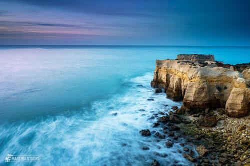 oneshotolive:  Algarve, Portugal [OC][2048x1363] 📷: martina_studio 