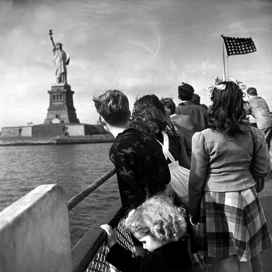 postcardtimemachine:  life: WWII refugee children gazing at the Statue of Liberty