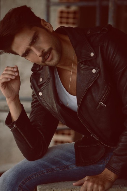 gaymadridboy:  Breno Junior  