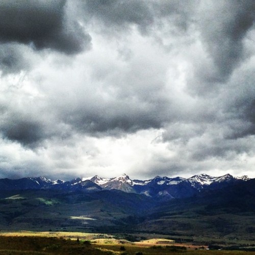tylerknott:  I live in a place that constantly leaves you breathless. I am so used to waking up and walking out and falling asleep gasping for the air that was stolen.  (at Paradise Valley, MT)