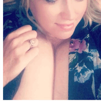 brose32222:  imgoldee:  inkdnready:  Happy Sexy Saturday! 💋💋  😘…Love the
