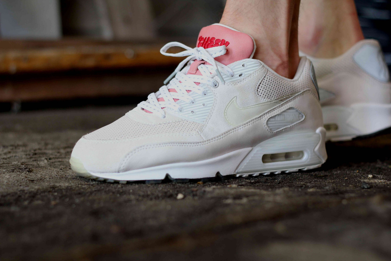 tongue and cheek air max 90