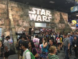 sammax88:  The Star Wars booth at the Comic