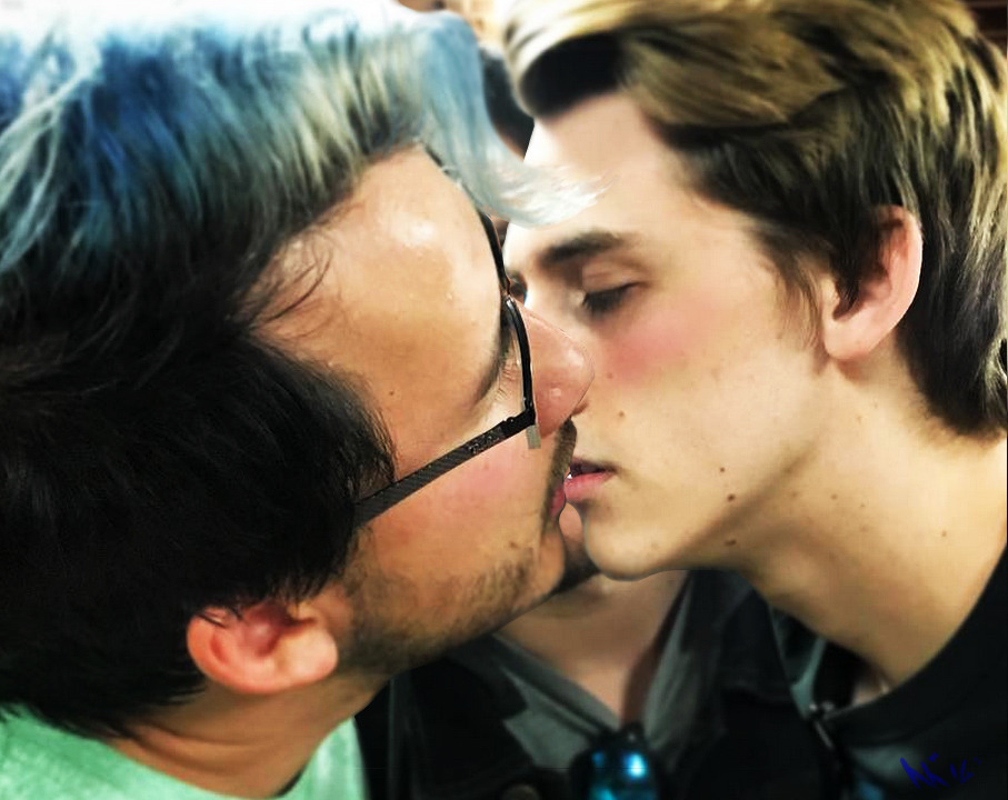 kooradestora:  i was told it needed fixing, so i did  Ryan too fugly for our passion