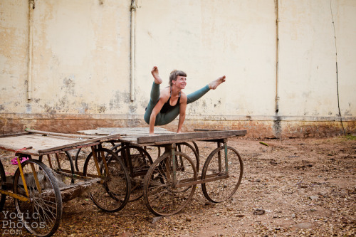 Ericka Kuchembuck in Mysore, India.Photography by Christine Hewitt © yogicphotos.com