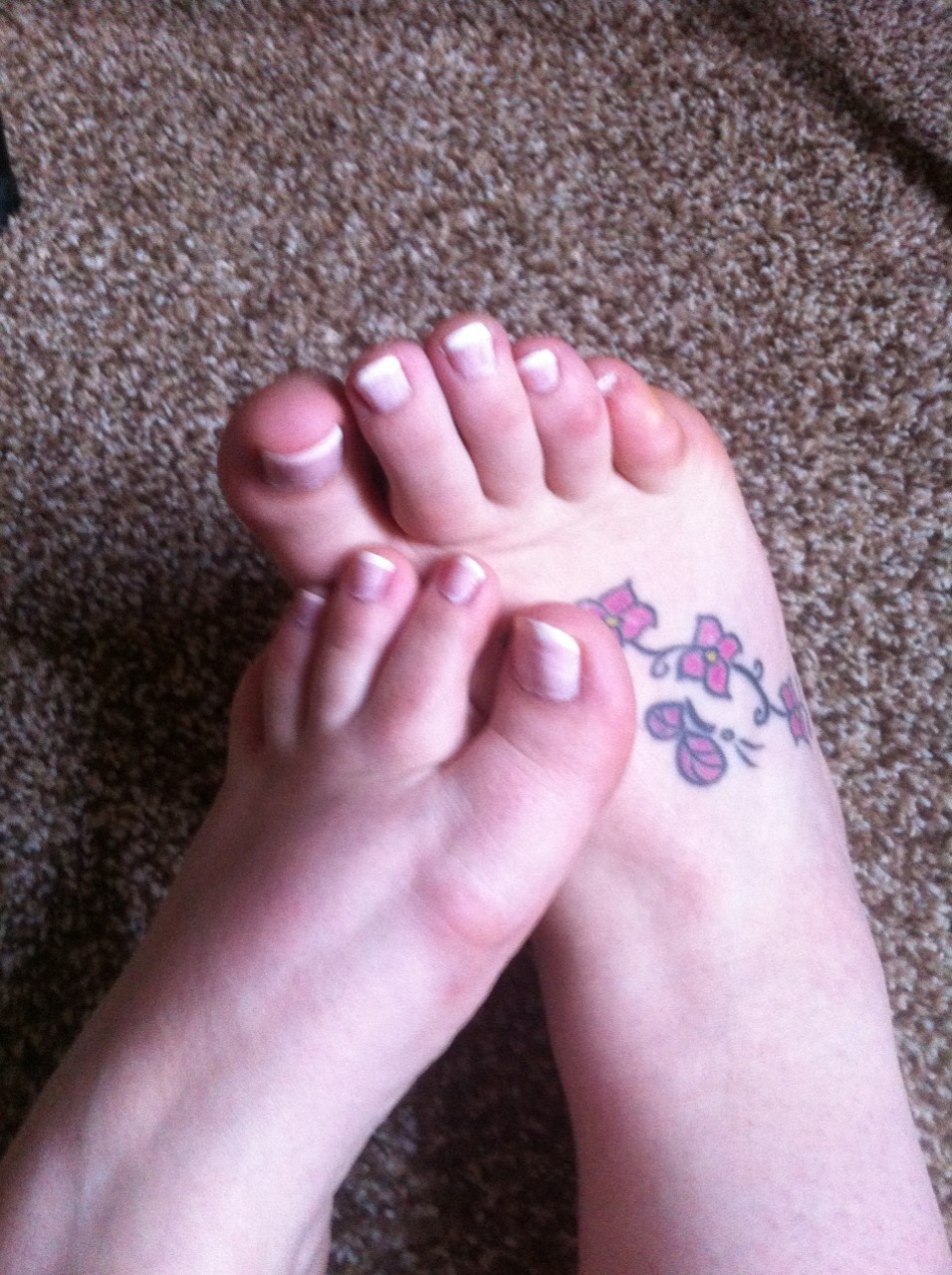 emzmemz88:  More of my feet n soles ❤