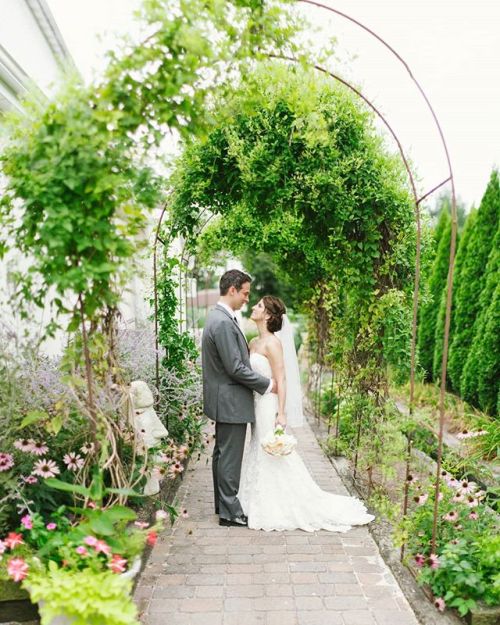 Absolutely in love with this #realwedding… isn’t it gorgeous? #rentmywedding || Photographer: @welau