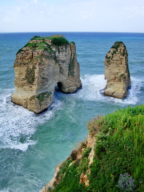 Pigeons&rsquo; Rock in Raouche bay, Lebanon (by Hussein_Kefel).