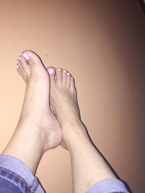 gabprincess01: Rest @cutesoles @female-toes-arches-feet @stephenximages @pies-femeninos