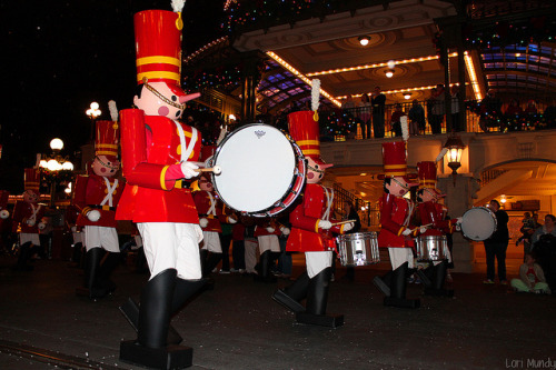 magicaldisneyworld:Mickey’s Once Upon A Christmastime Parade on Flickr.