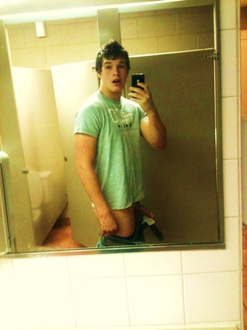 i-lads: Cock out selfie in public toilets