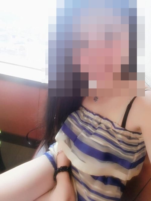 publicdog99: 母狗女儿5.1要陪她男朋友~估计她男人一根鸡巴已经满足不了她了，5.1回来之后还得让我找人操她一顿。图片是母狗女儿哦~