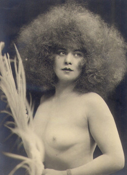 maudelynn:  Parisian Burlesque Performer Jickiss c.1925 via roseros.ebay.com