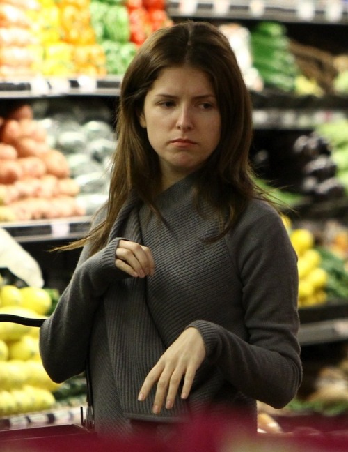 empoliam:  i don’t think i’ll ever get over anna’s grocery store candids because she was literally so done 