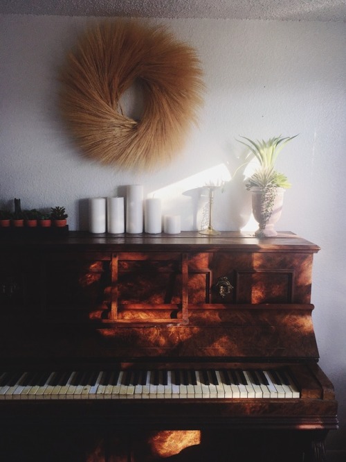 loveisgrownhere:This wheat wreath is the perfect final touch to my piano.