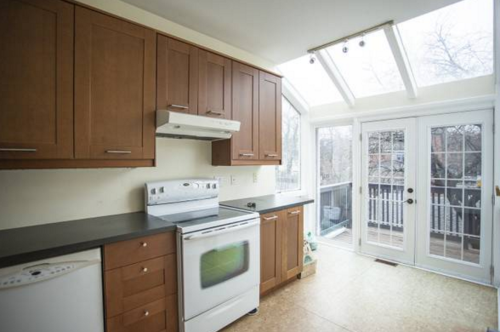 $3300 CAD/3 brToronto, ON