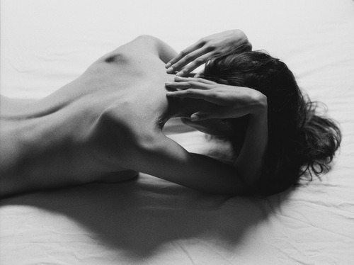 mad-milly:  Shoulder blades! I want shoulder blades so noticeable, it looks like my skin is painted on…. So maybe that might be seen as a bit sadistic but its what I want.