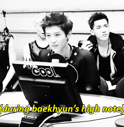 baekhyu-n:  luhan during kyungsoo’s and baekhyun’s high note  
