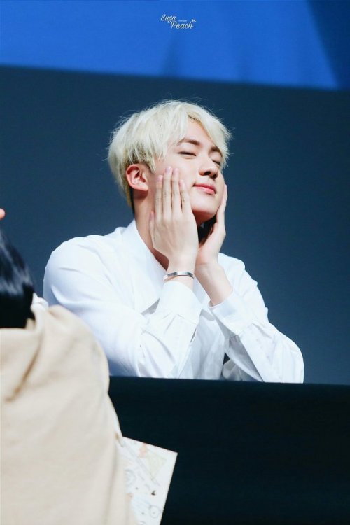 fyeahksj: 160514 Myeongdong Fansign✻ Suga Peach // do not edit. (1, 2)