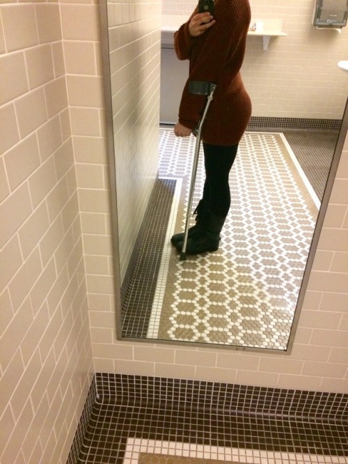 cheeky-cripple: everything has been big sweaters and almond milk cappuccinos lately  [image descript