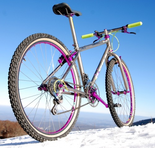 davewellbeloved:  aces5050:  1993 Kona HeiHei  Now this is a blast from the past. Lusted after one o