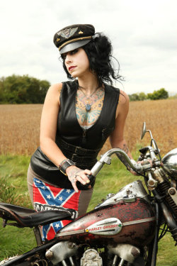 bikes-n-girls:  Biker girl http://bikes-n-girls.tumblr.com/