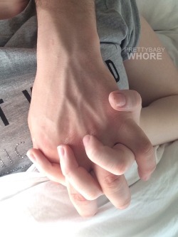 prettybabywhore:  I just love his hands.