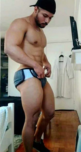 adictoalosculones:  Pinche culototototote de Alexandre (big booty Alexandre)😲😳😍😈🍑👅🍆💦