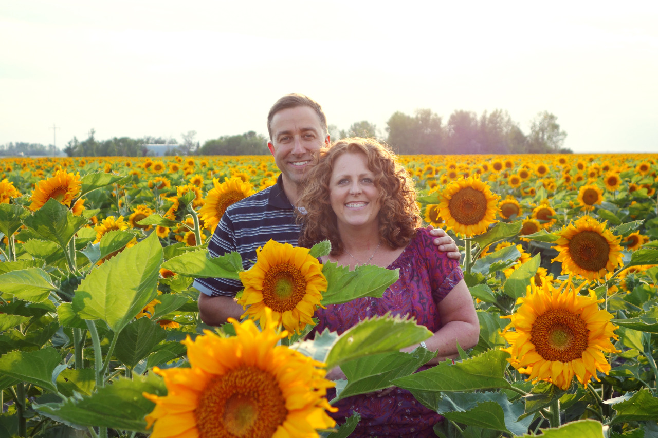 carissa-xy:  My parents in a sunflower field 1997 + 2014  (I took the first photo